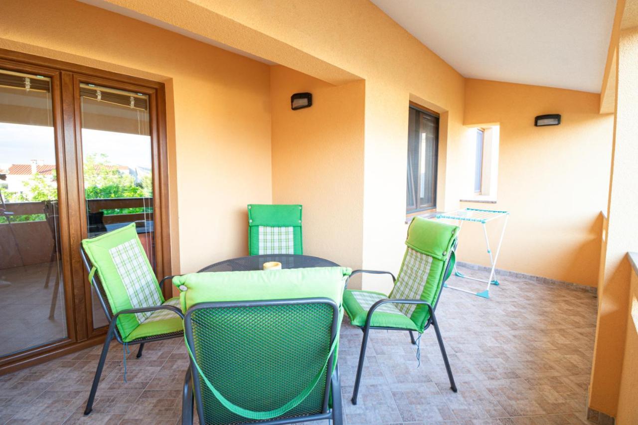 Apartments Dujmovic With Terrace Baska  Luaran gambar