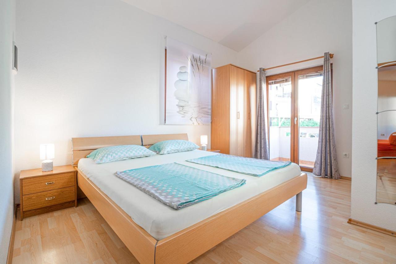 Apartments Dujmovic With Terrace Baska  Luaran gambar