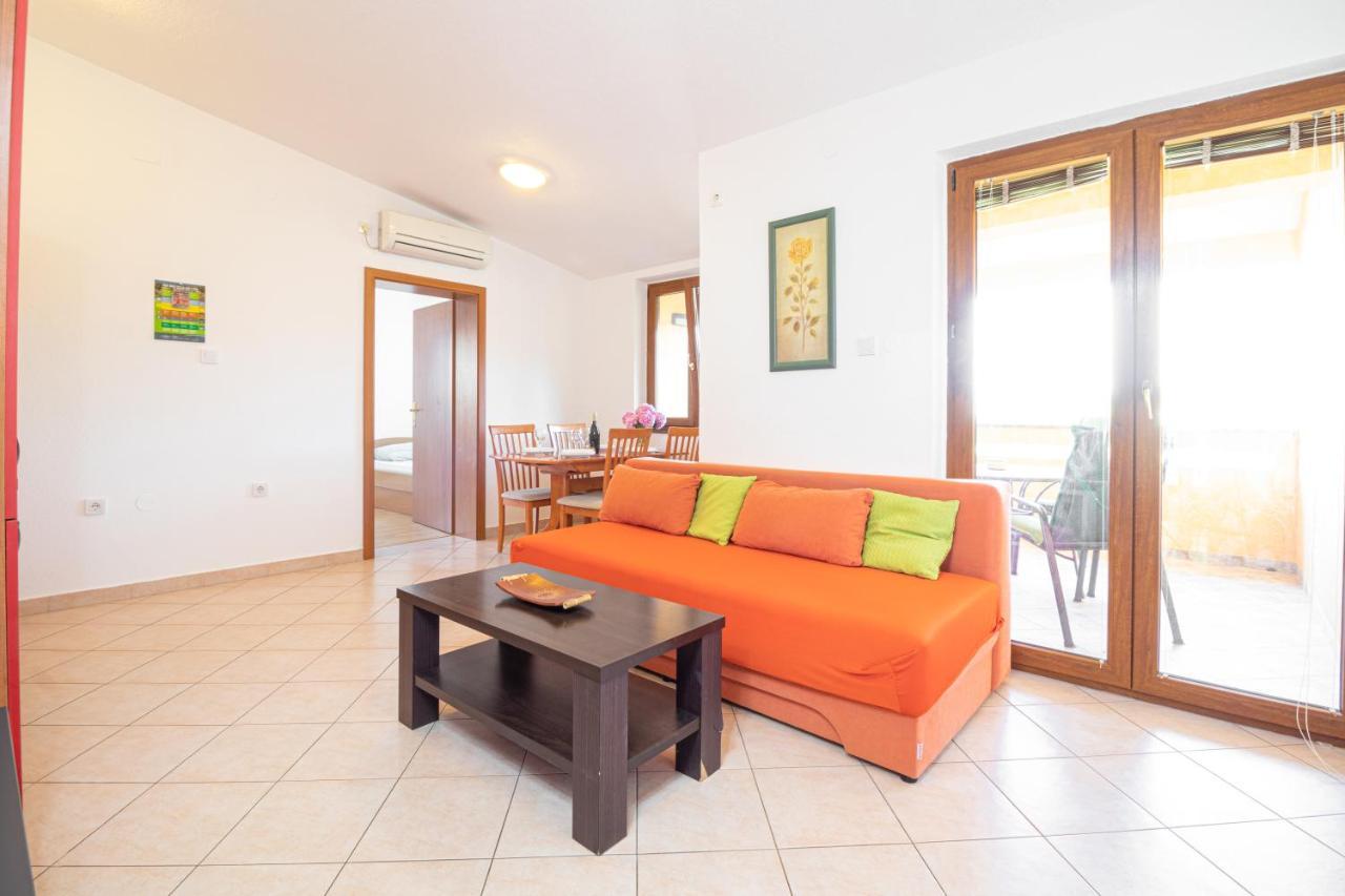 Apartments Dujmovic With Terrace Baska  Luaran gambar